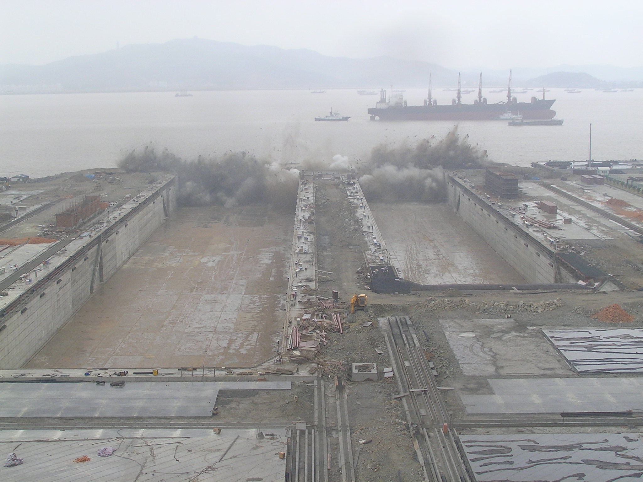 舟山金海湾围堰拆除爆破