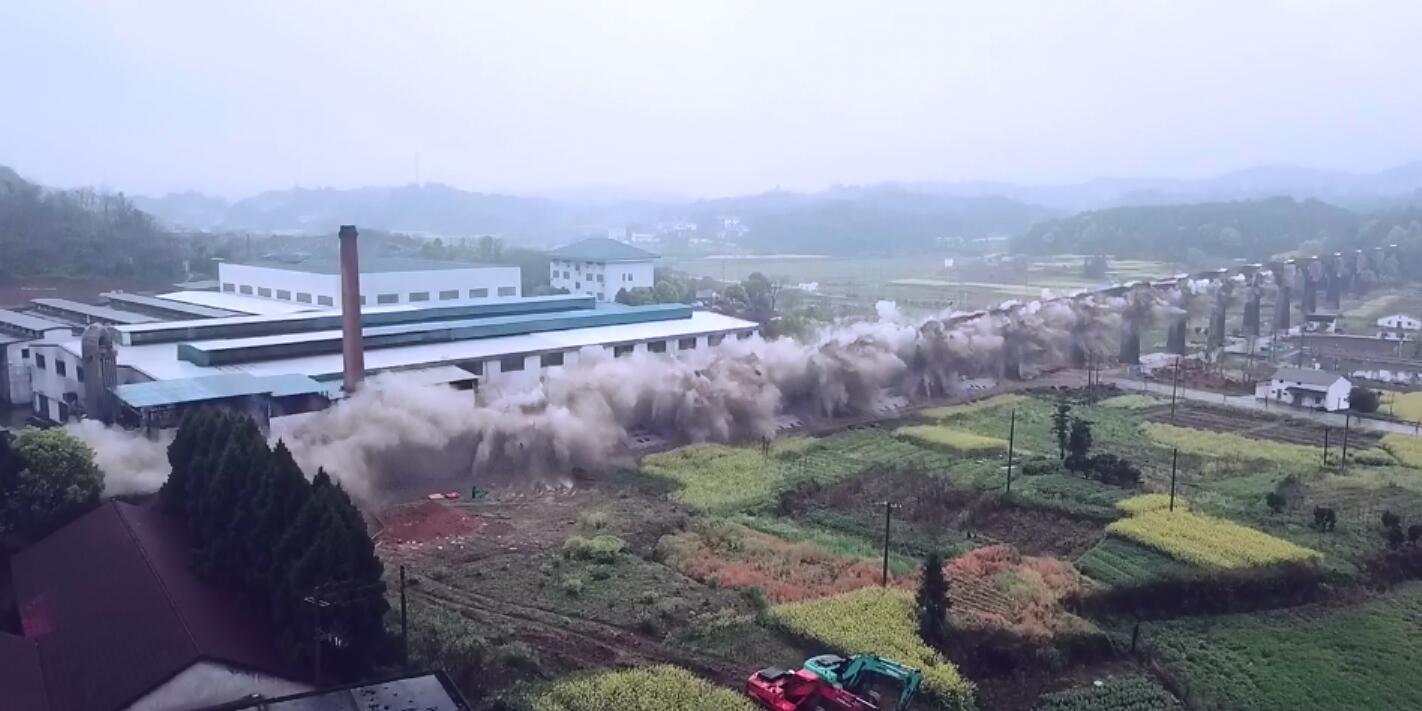 龙门桥渡槽爆破拆除.jpg